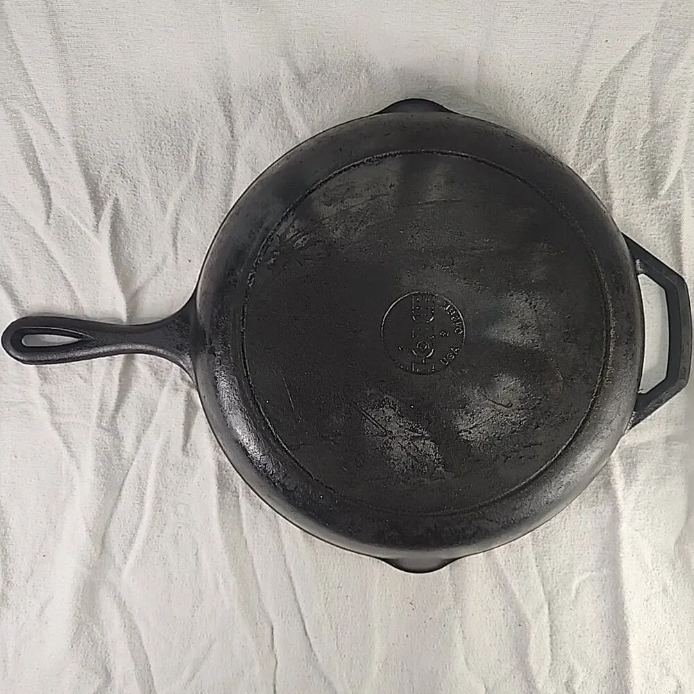 Cast Iron Chefs Skillet Lodge #2 Vintage 12SK 12” Pan Double Handles & Spouts